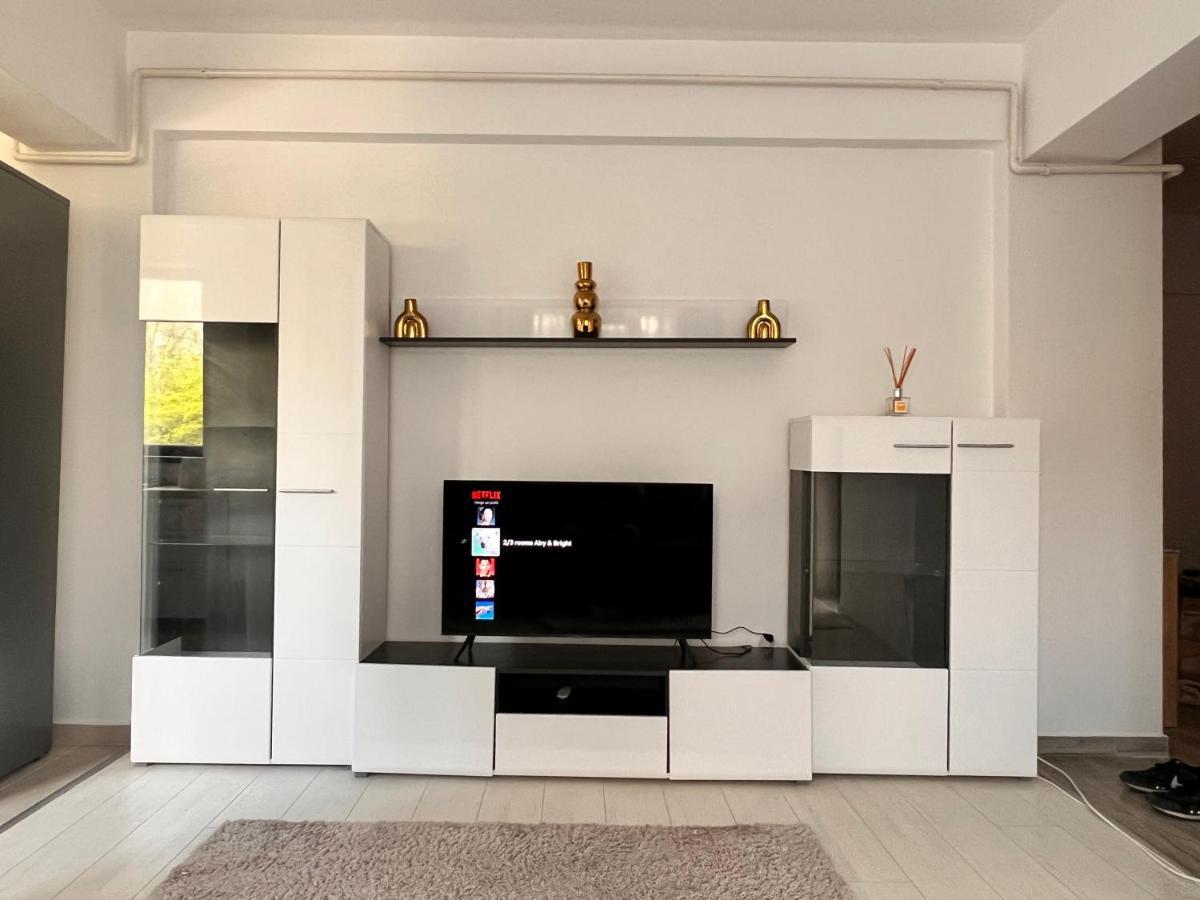 2 Rooms Apartment Airy & Bright Relax Iasi Ngoại thất bức ảnh