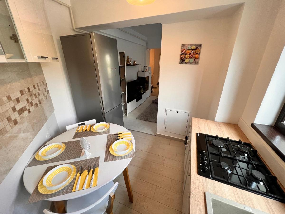 2 Rooms Apartment Airy & Bright Relax Iasi Ngoại thất bức ảnh