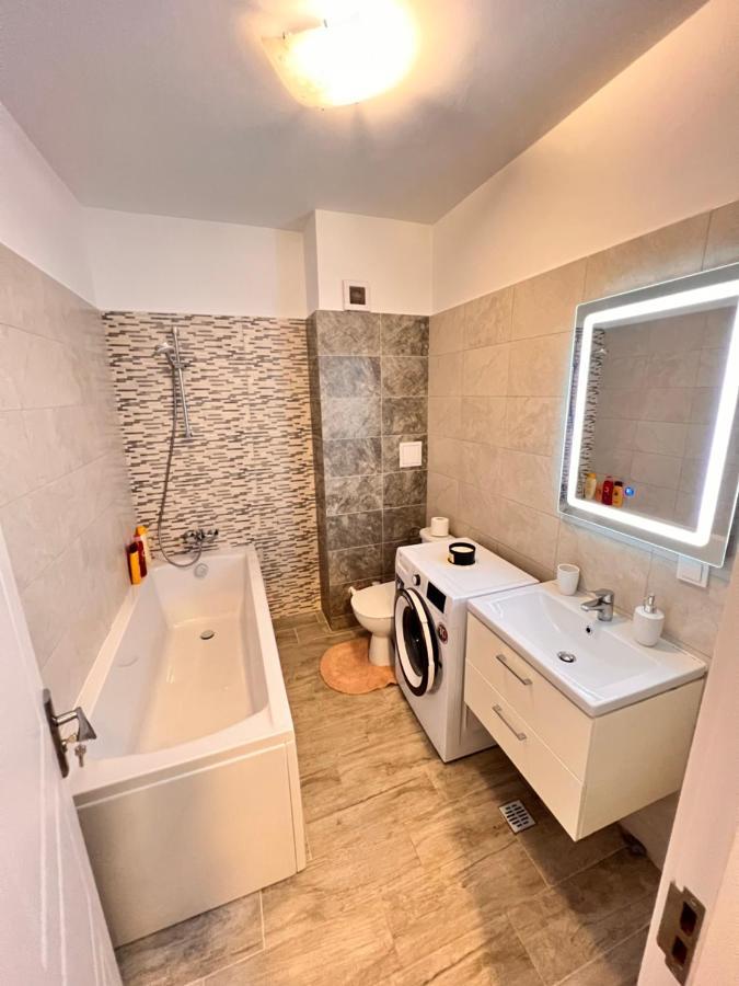 2 Rooms Apartment Airy & Bright Relax Iasi Ngoại thất bức ảnh